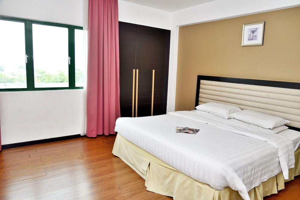 Likas Square Apartment Hotel Kota Kinabalu Ngoại thất bức ảnh