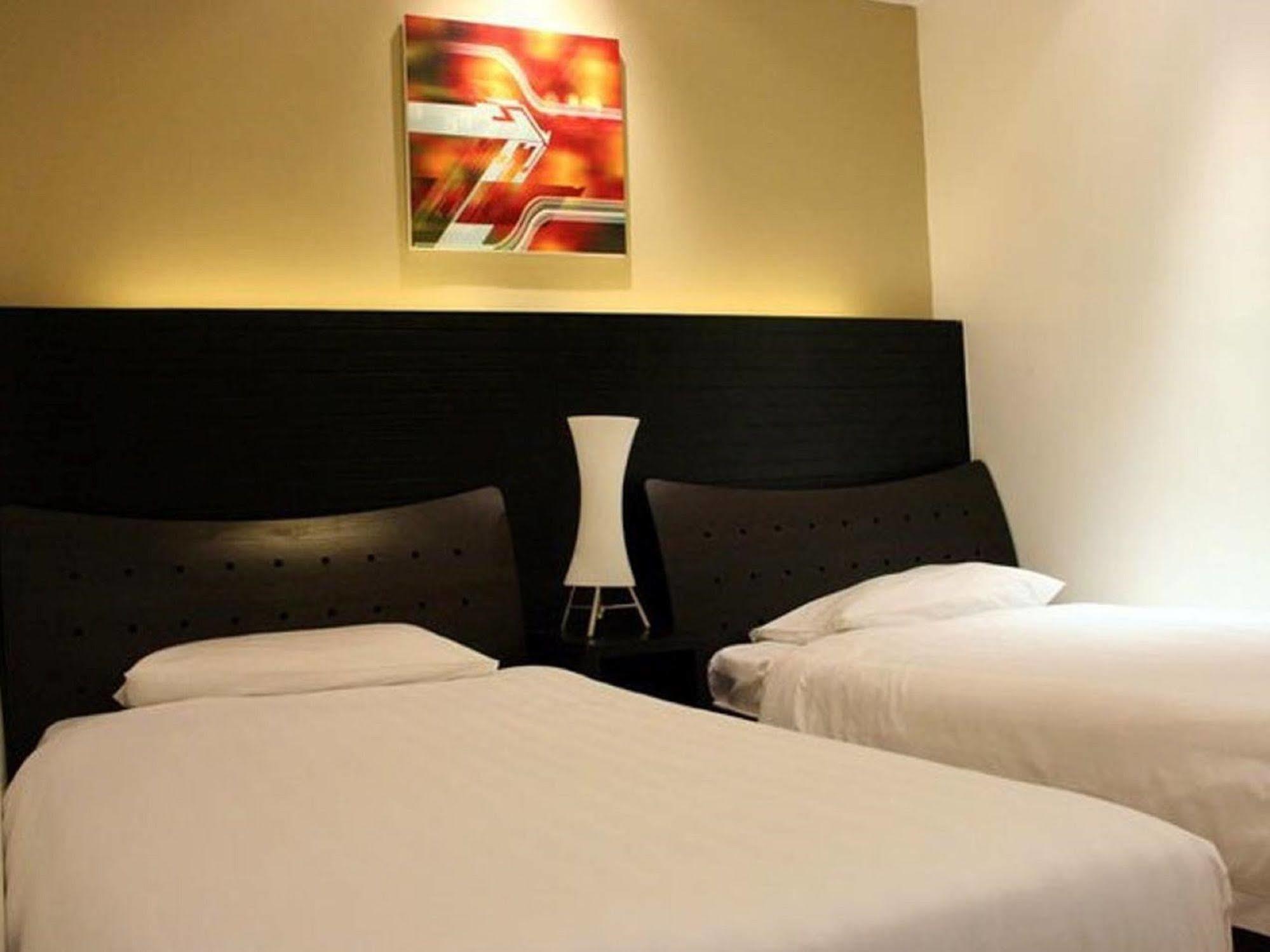 Likas Square Apartment Hotel Kota Kinabalu Ngoại thất bức ảnh