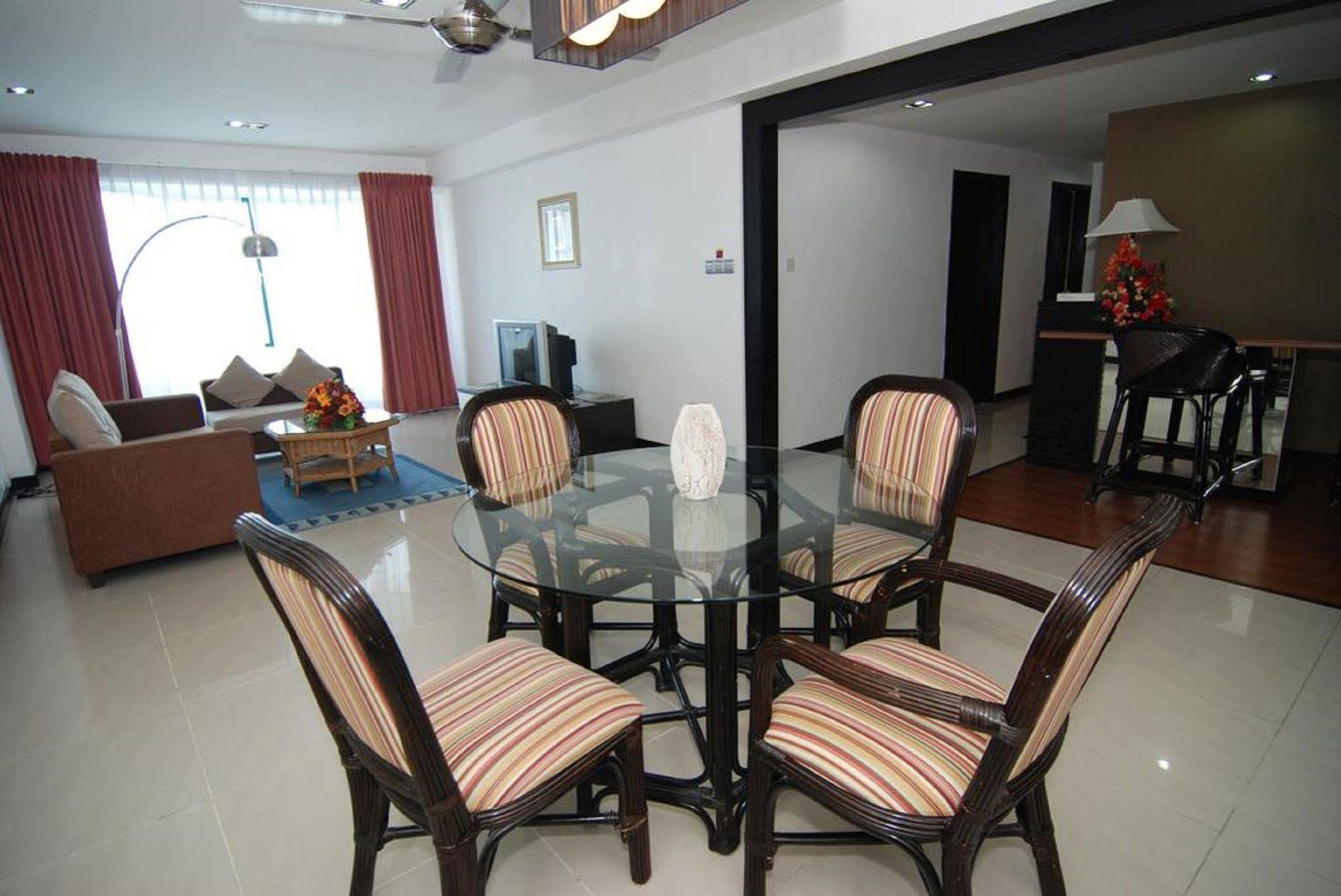 Likas Square Apartment Hotel Kota Kinabalu Ngoại thất bức ảnh