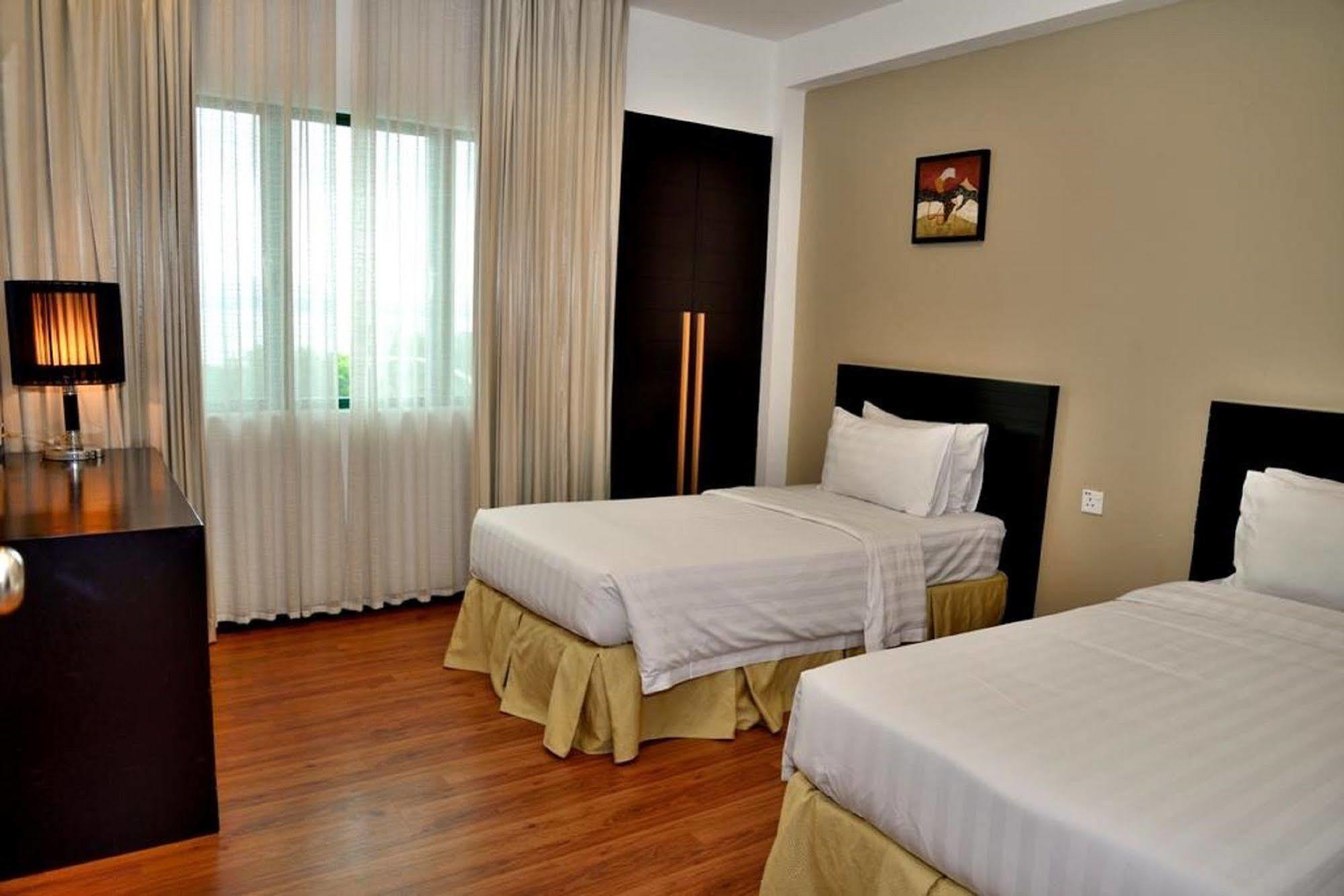 Likas Square Apartment Hotel Kota Kinabalu Ngoại thất bức ảnh